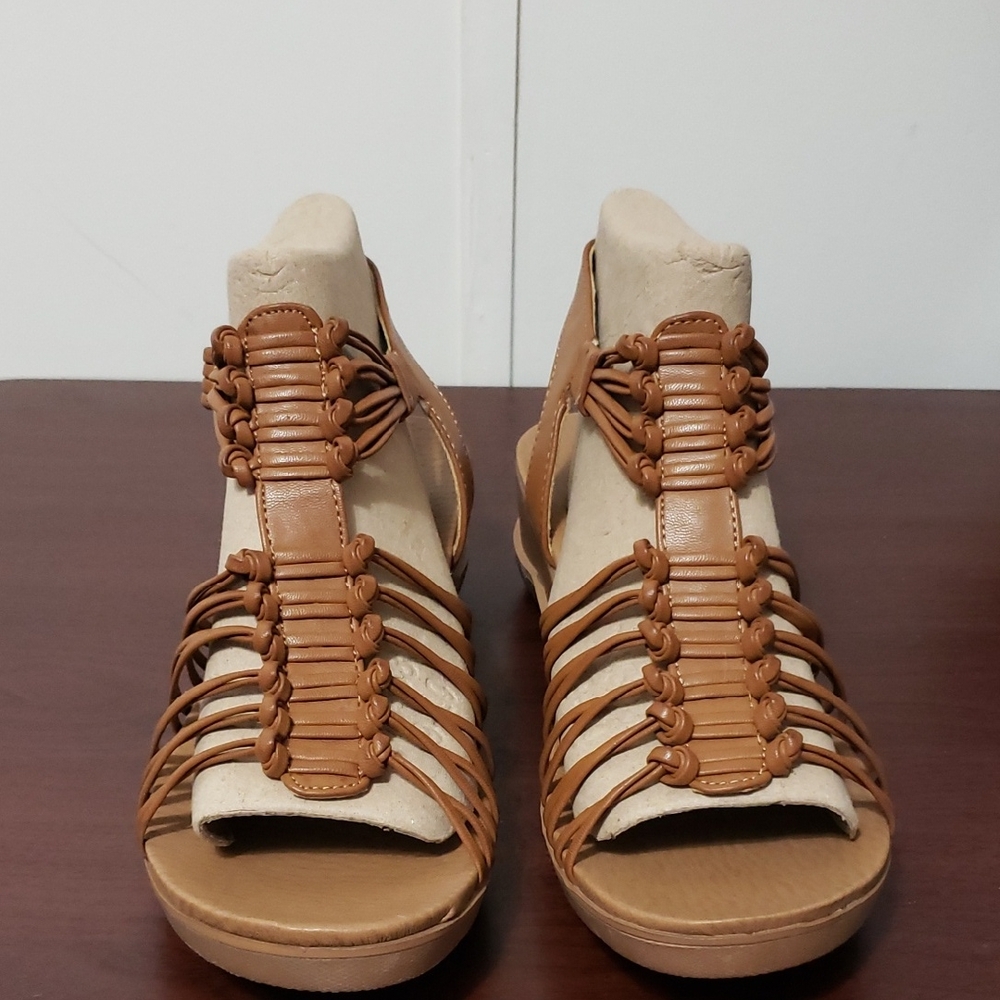 BARETRAPS CARRIE Women's 10 Gladiator Tan Wedge  Sandals‎